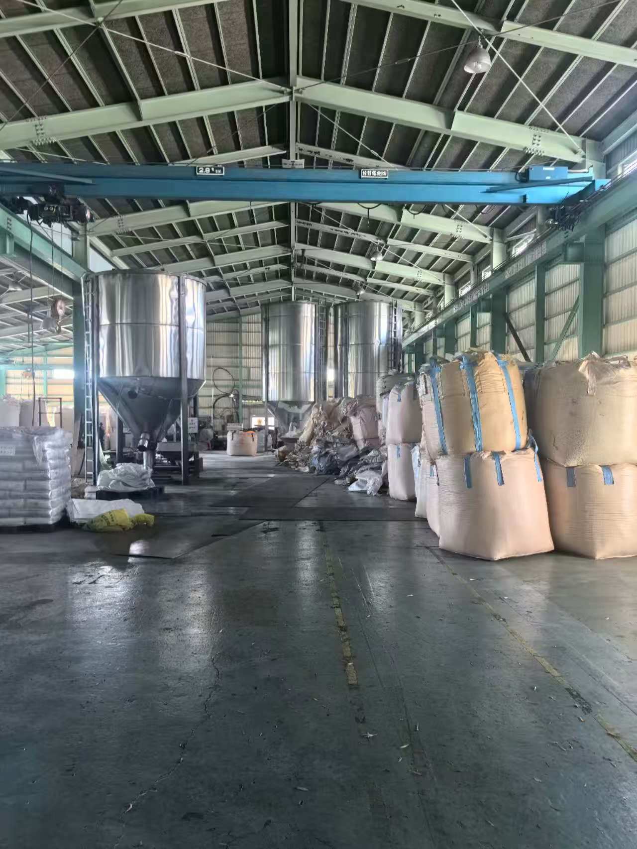 再生PE樹脂ペレットの保管倉庫｜志遠株式会社